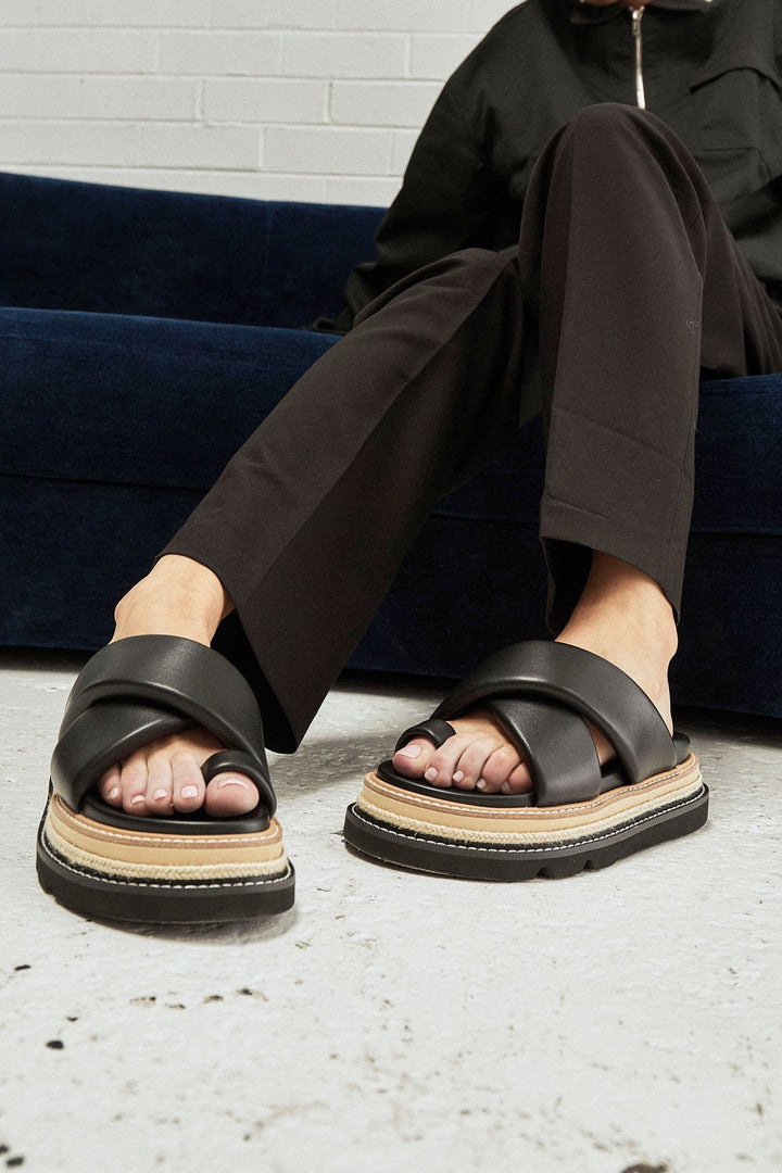 ALIAS MAE Womens Venga Black Leather Slides, WOMENS SHOES, ALIAS MAE, Elwood 101