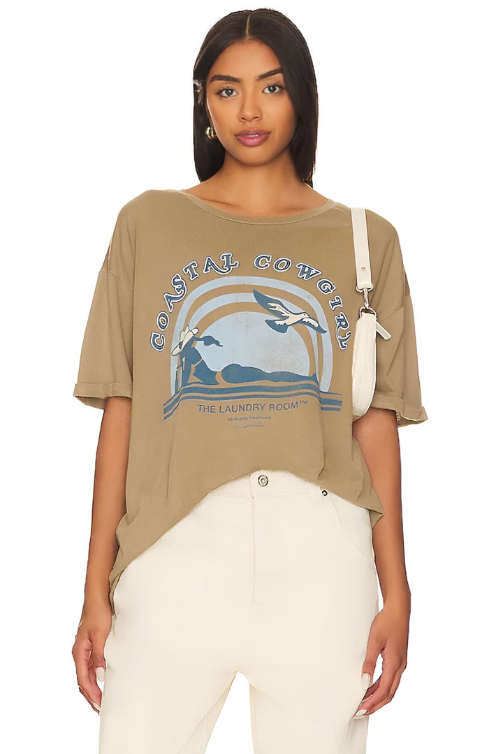 THE LAUNDRY ROOM Womens Coastal Cowgirl Oversized Tee in Camel Gold