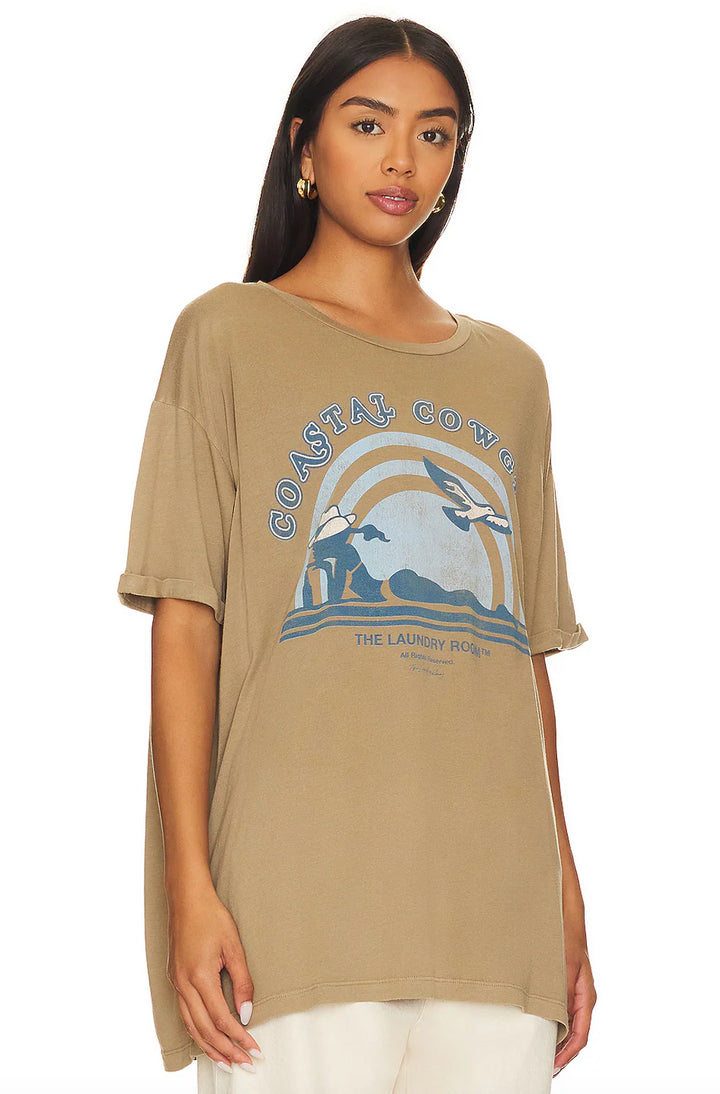 THE LAUNDRY ROOM Womens Coastal Cowgirl Oversized Tee in Camel Gold