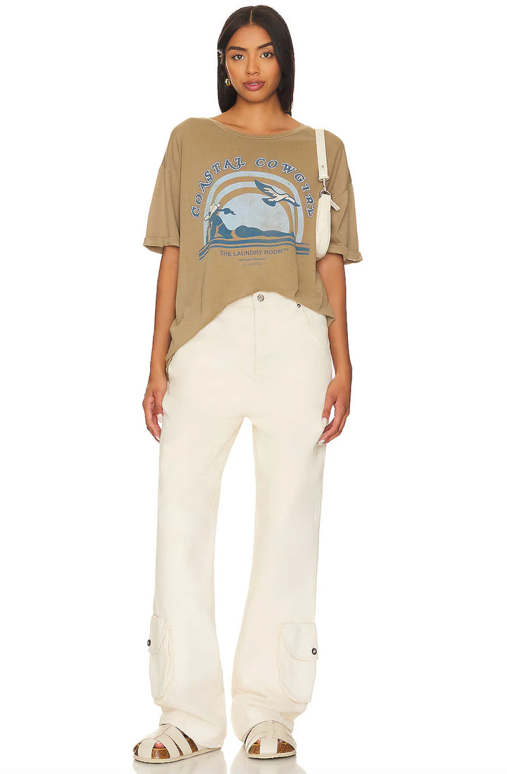 THE LAUNDRY ROOM Womens Coastal Cowgirl Oversized Tee in Camel Gold