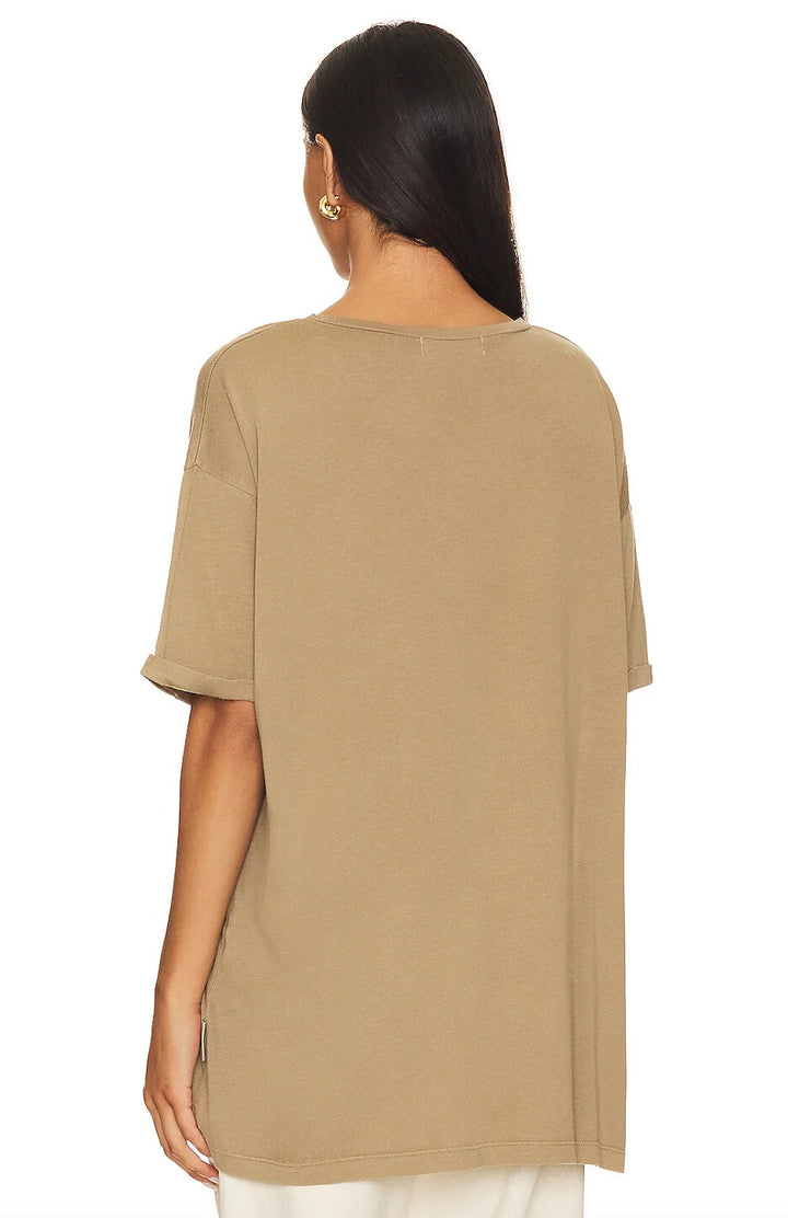 THE LAUNDRY ROOM Womens Coastal Cowgirl Oversized Tee in Camel Gold