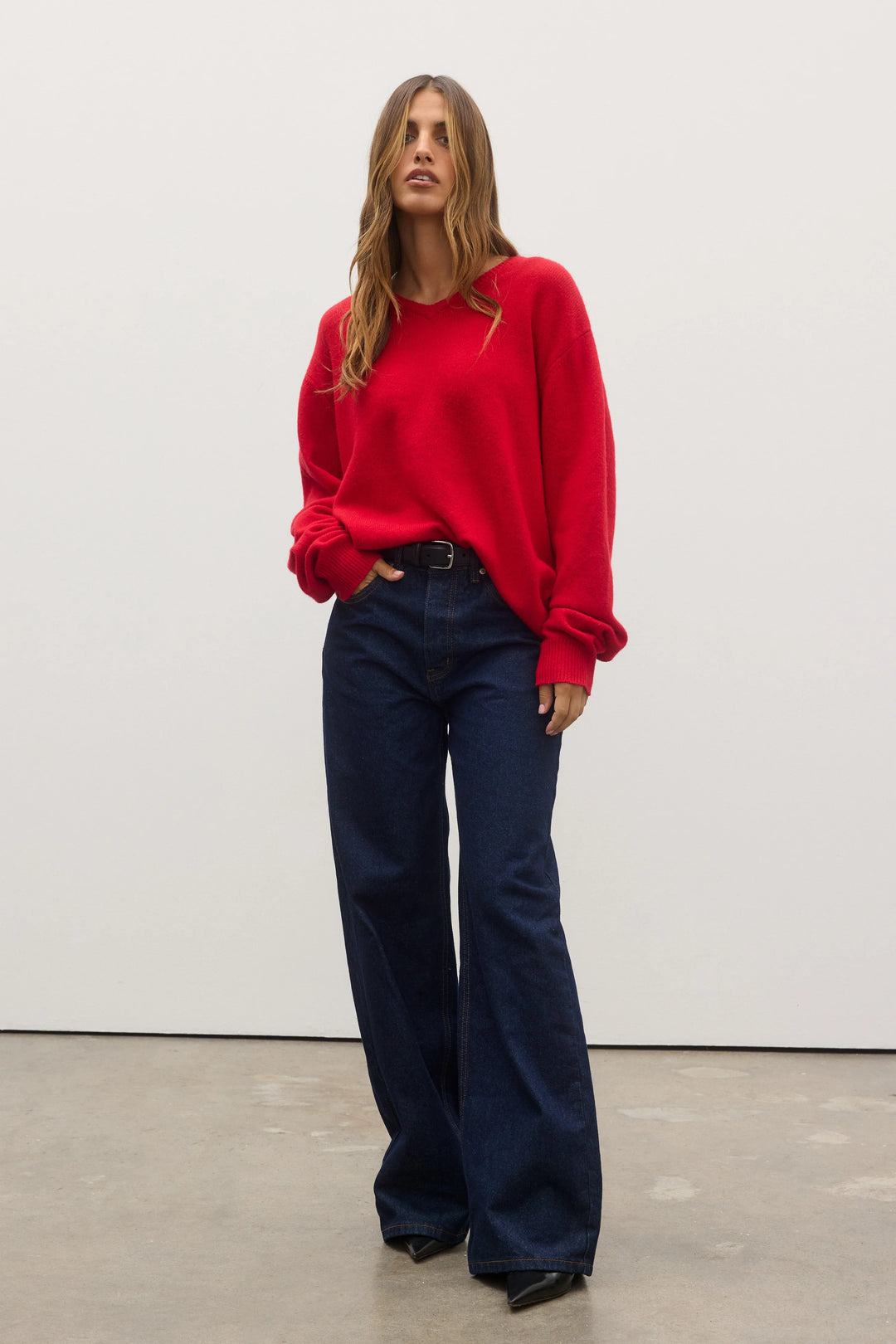 BAYSE BRAND Womens Billie V-Neck Sweater in Cherry Red