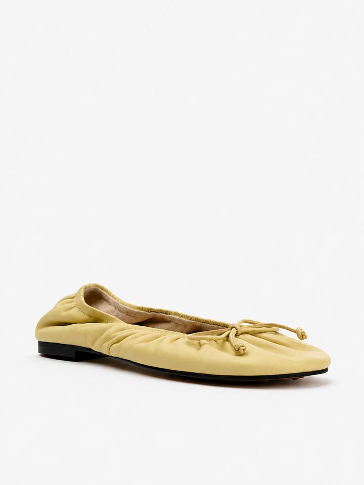 ALIAS MAE Womens Fyfe Leather Ballet Flats in Butter Leather