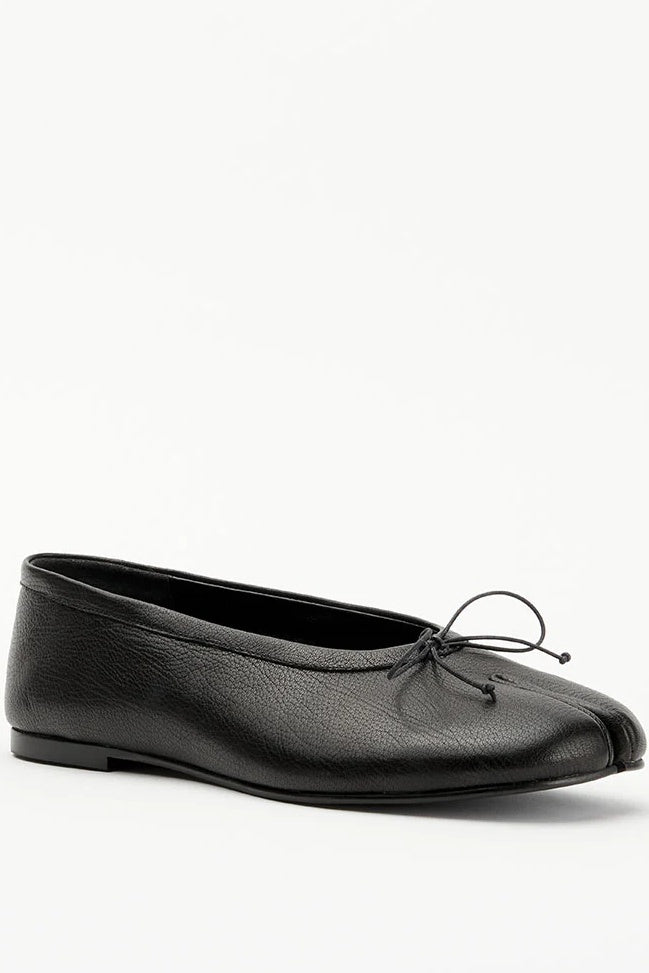 ALIAS MAE Womens Lana Leather Ballet Flat Shoes in Black Tumble