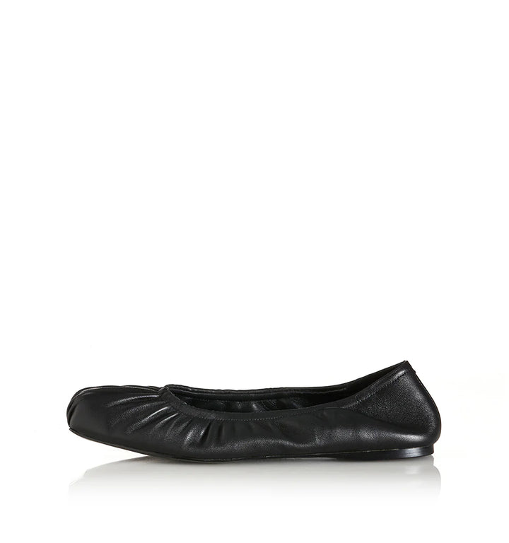 ALIAS MAE Womens Bridey Ballet Flats in Black Leather