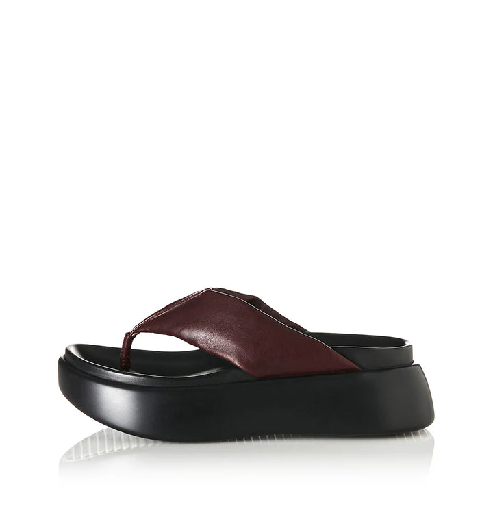 ALIAS MAE Womens Cullen Leather Sandals in Burgundy Oily Leather