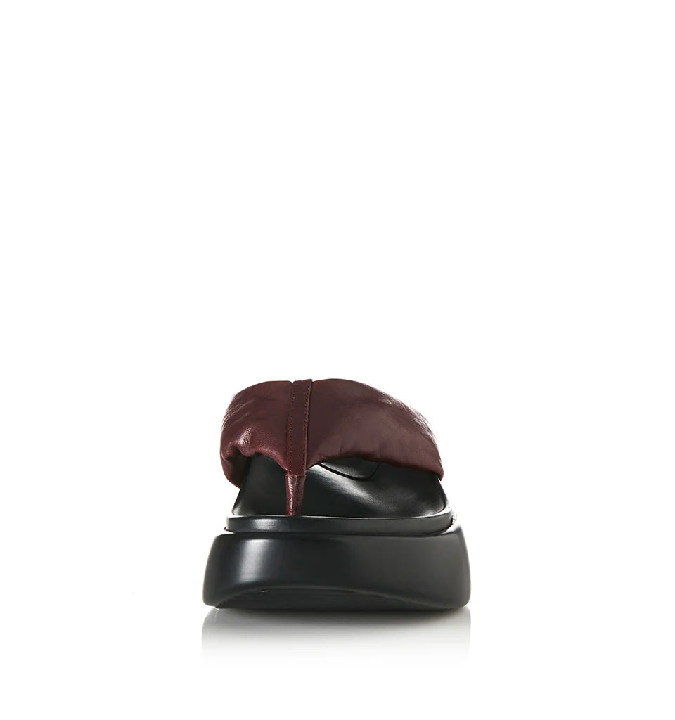 ALIAS MAE Womens Cullen Leather Sandals in Burgundy Oily Leather