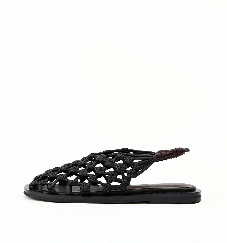 ALIAS MAE Womens Elki Sandal in Black