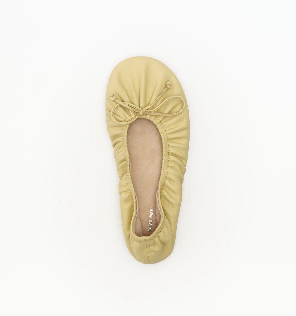 ALIAS MAE Womens Fyfe Leather Ballet Flats in Butter Leather