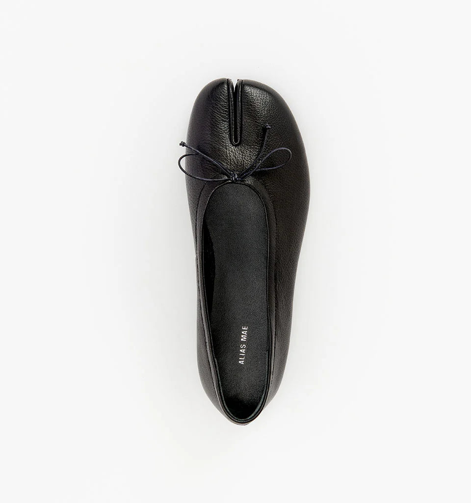 ALIAS MAE Womens Lana Leather Ballet Flat Shoes in Black Tumble