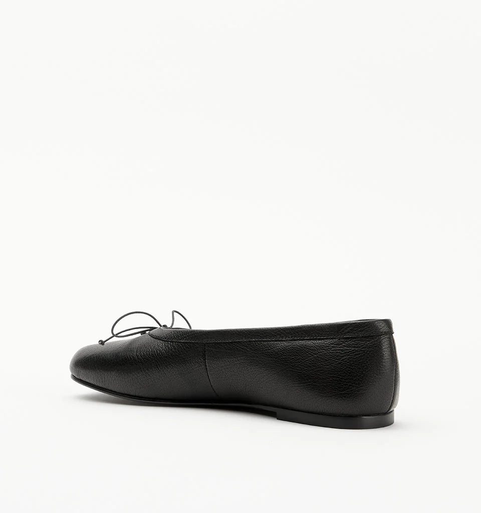 ALIAS MAE Womens Lana Leather Ballet Flat Shoes in Black Tumble