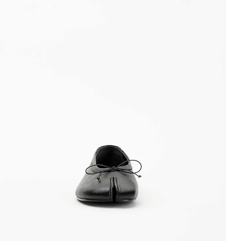 ALIAS MAE Womens Lana Leather Ballet Flat Shoes in Black Tumble