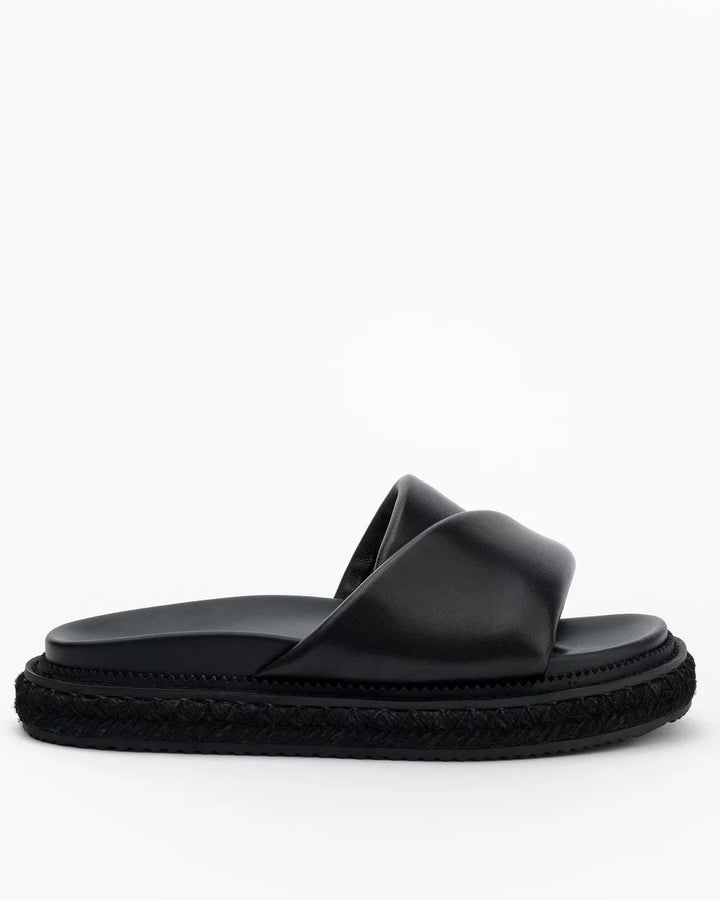 ALIAS MAE Womens Petra Leather Sandals in Black