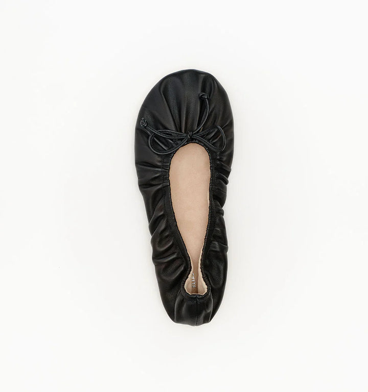 ALIAS MAE Womens Fyfe Leather Ballet Flats in Black