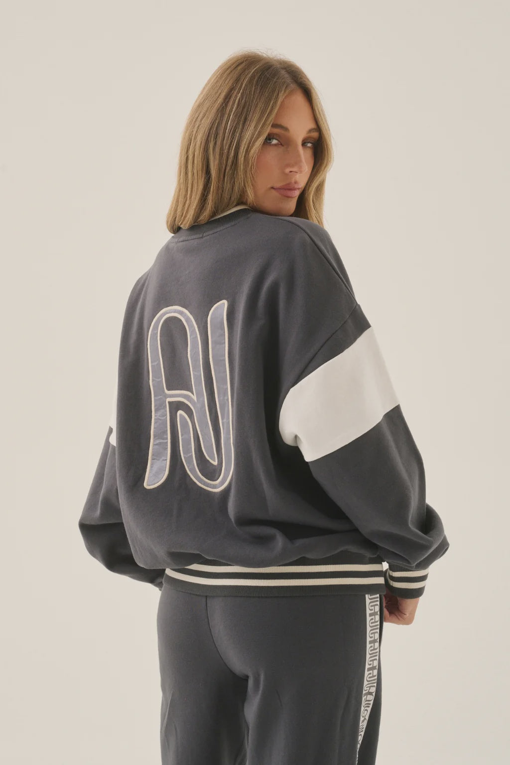 ARAMINTA JAMES Womens AJ Appliqué Sweatshirt in Washed Black