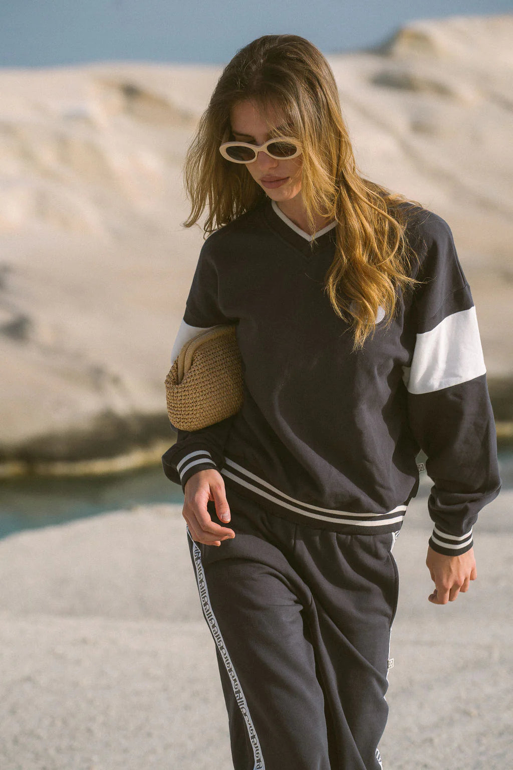 ARAMINTA JAMES Womens AJ Appliqué Sweatshirt in Washed Black