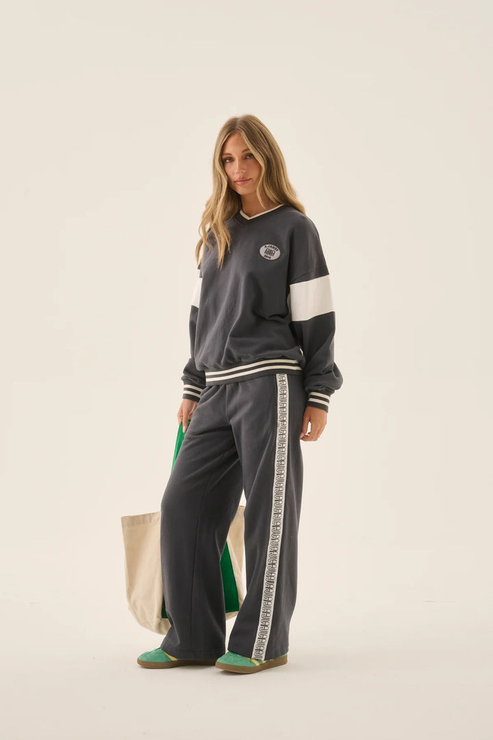 ARAMINTA JAMES Womens AJ Appliqué Sweatshirt in Washed Black
