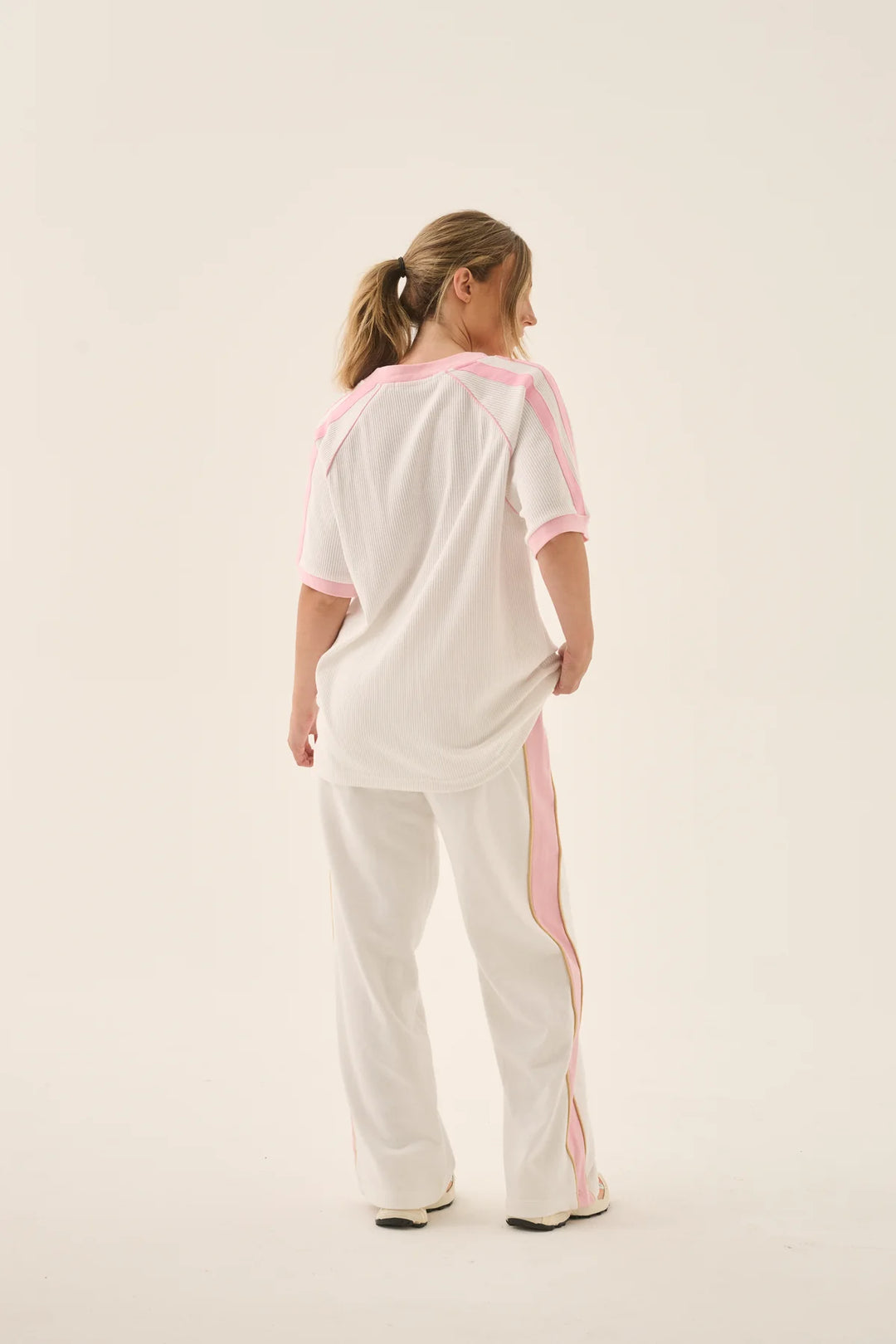 ARAMINTA JAMES Womens James College Waffle Tee in Snow
