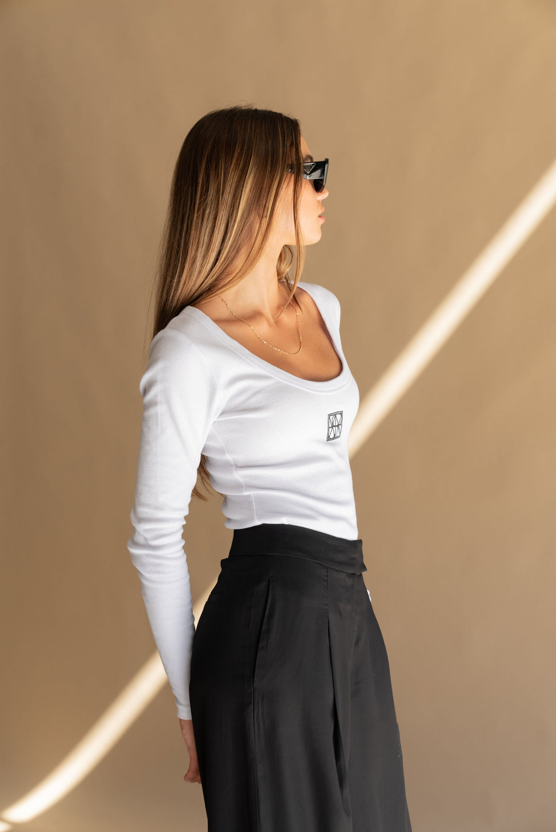 ARAMINTA JAMES Womens Monogram Long Sleeve Top Snow, WOMENS TOPS & SHIRTS, ARAMINTA JAMES, Elwood 101