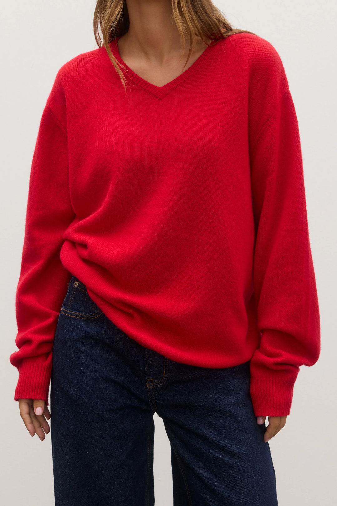 BAYSE BRAND Womens Billie V-Neck Sweater in Cherry Red