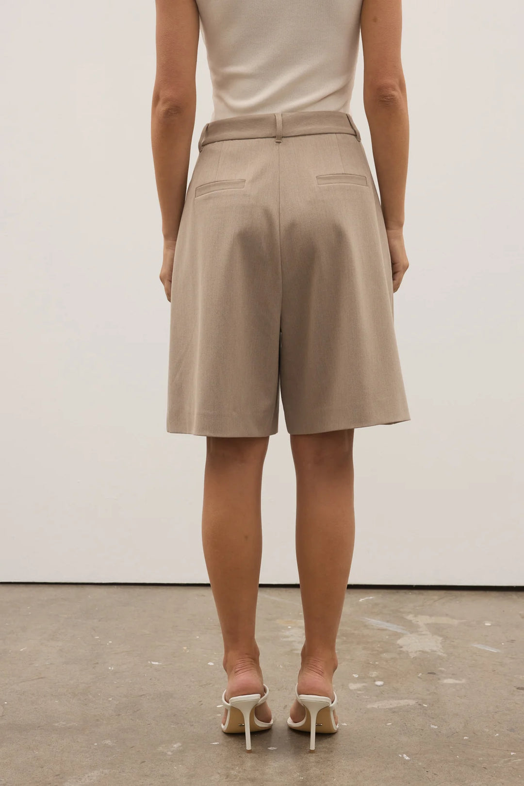 BAYSE BRAND Womens Mika Short in Stone