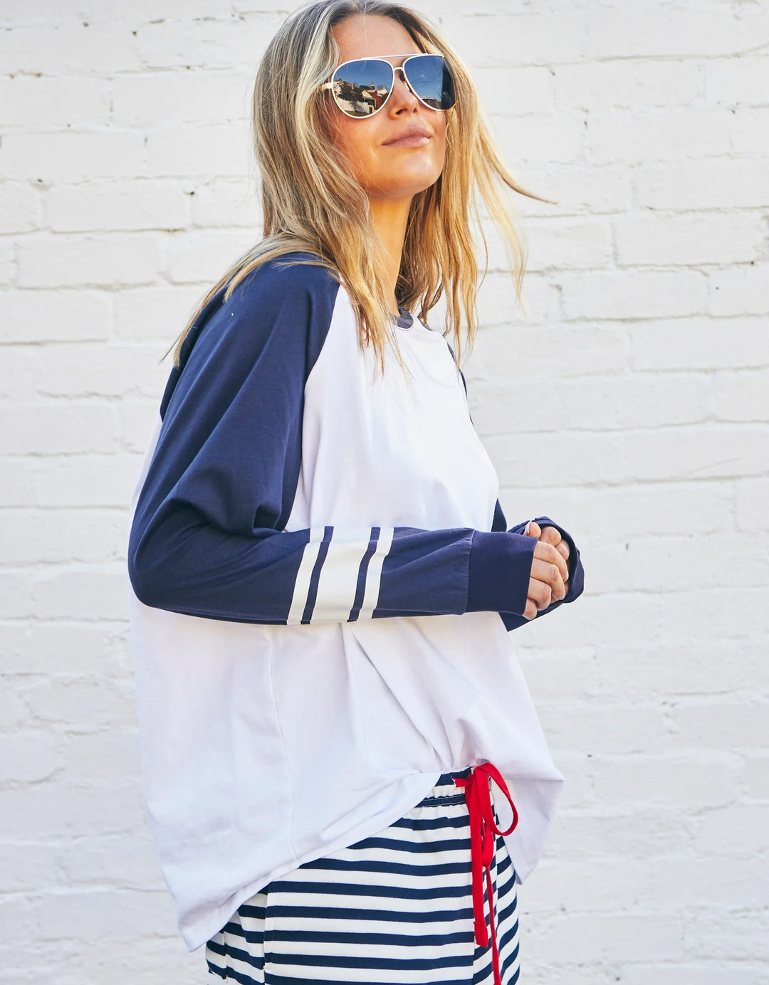 HAMMILL & CO Womens Retro Heart Long Sleeve Tee in White Navy