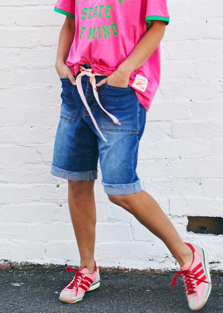 HAMMILL & CO Womens Weekend Stretch Short in Dark Denim