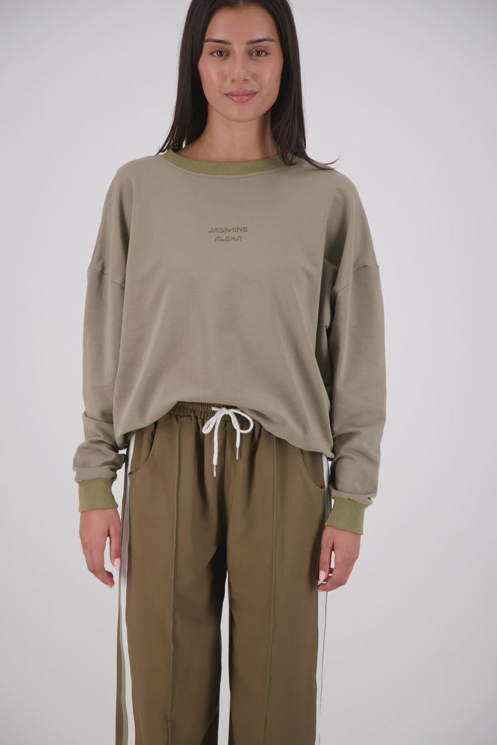 JASMINE ALEXA Womens Relaxed Crew Neck Sweatshirt in Olive