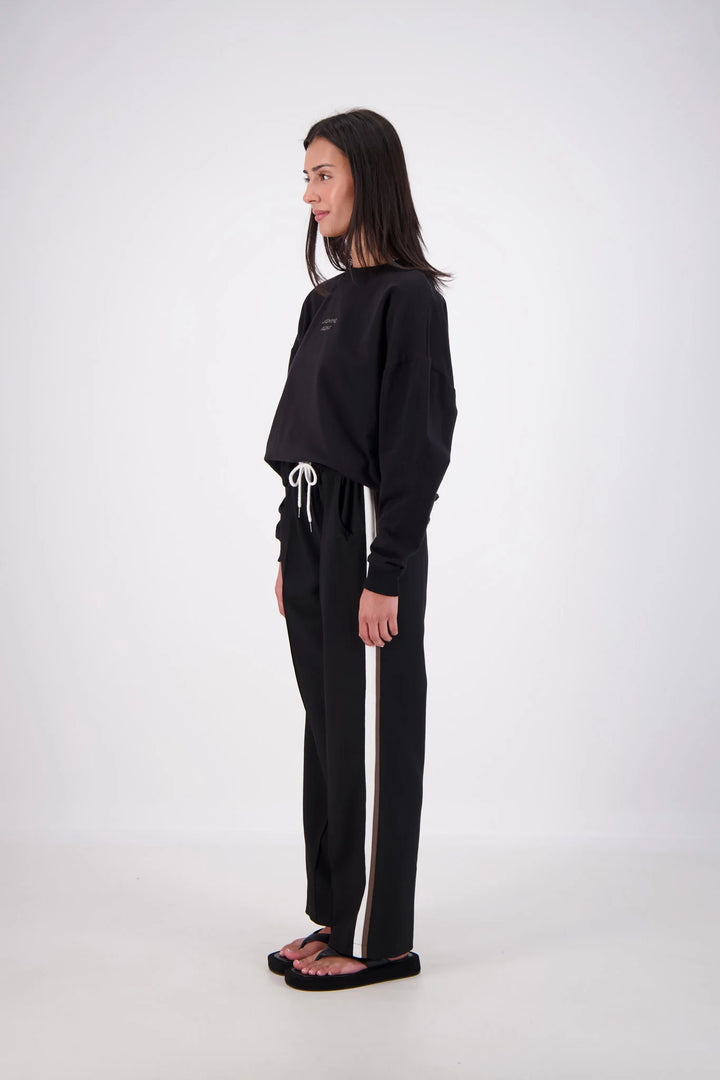 JASMINE ALEXA Womens Relaxed Crew Neck Sweatshirt in Black