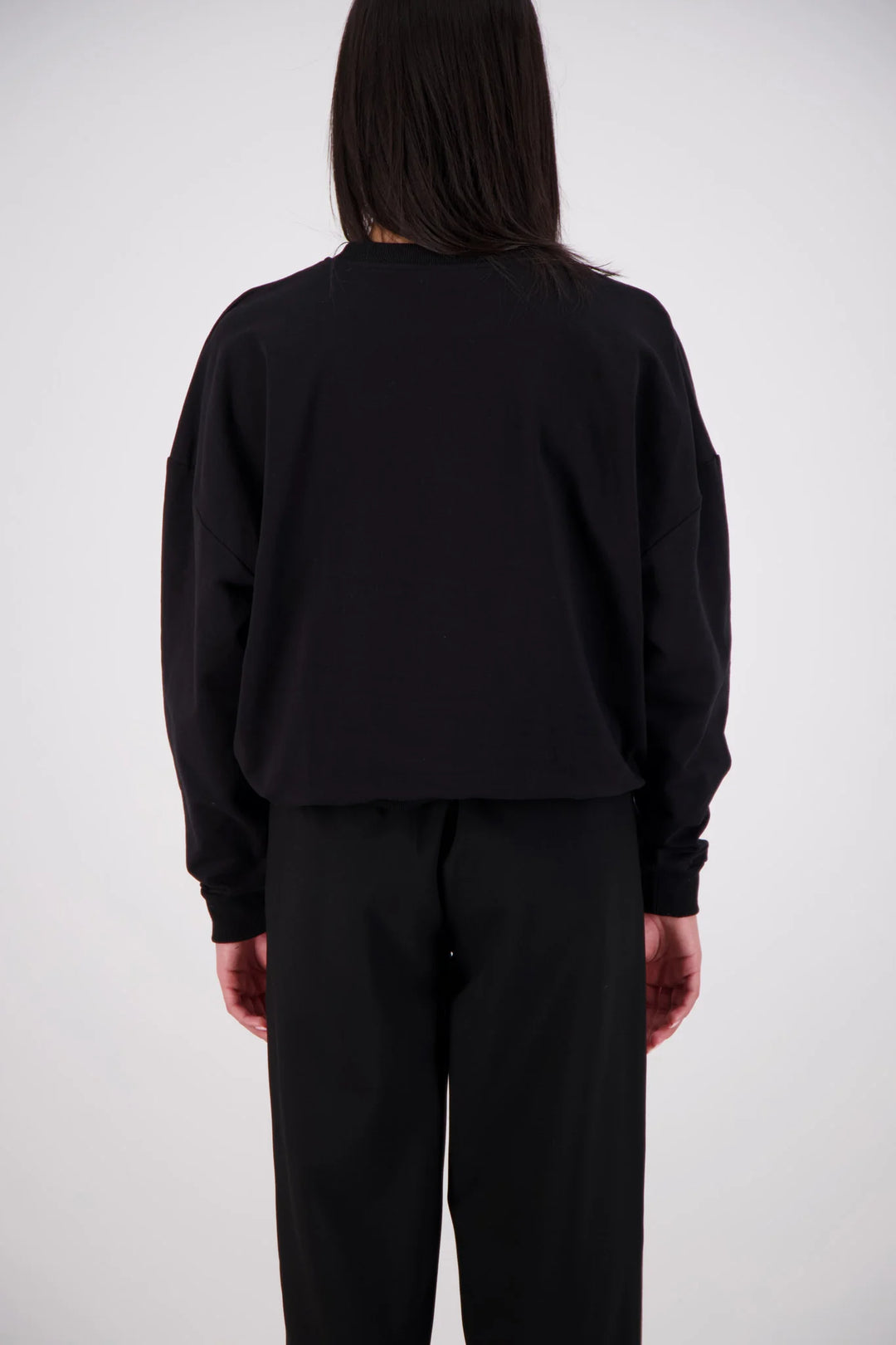 JASMINE ALEXA Womens Relaxed Crew Neck Sweatshirt in Black