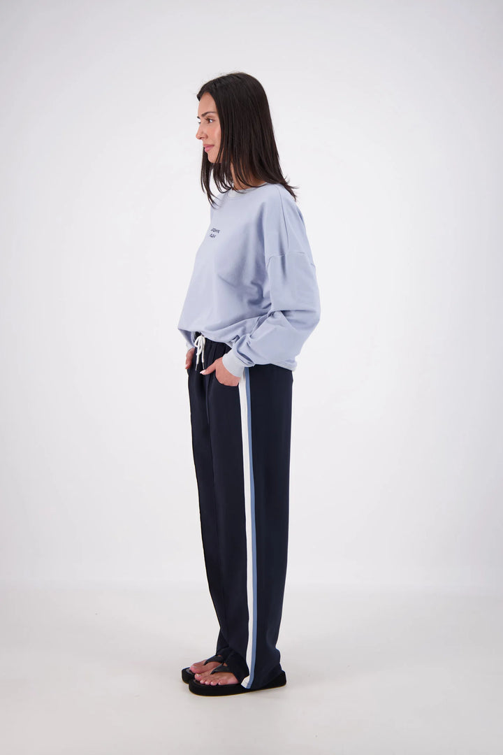 JASMINE ALEXA Womens Relaxed Crew Neck Sweatshirt in Powder Blue