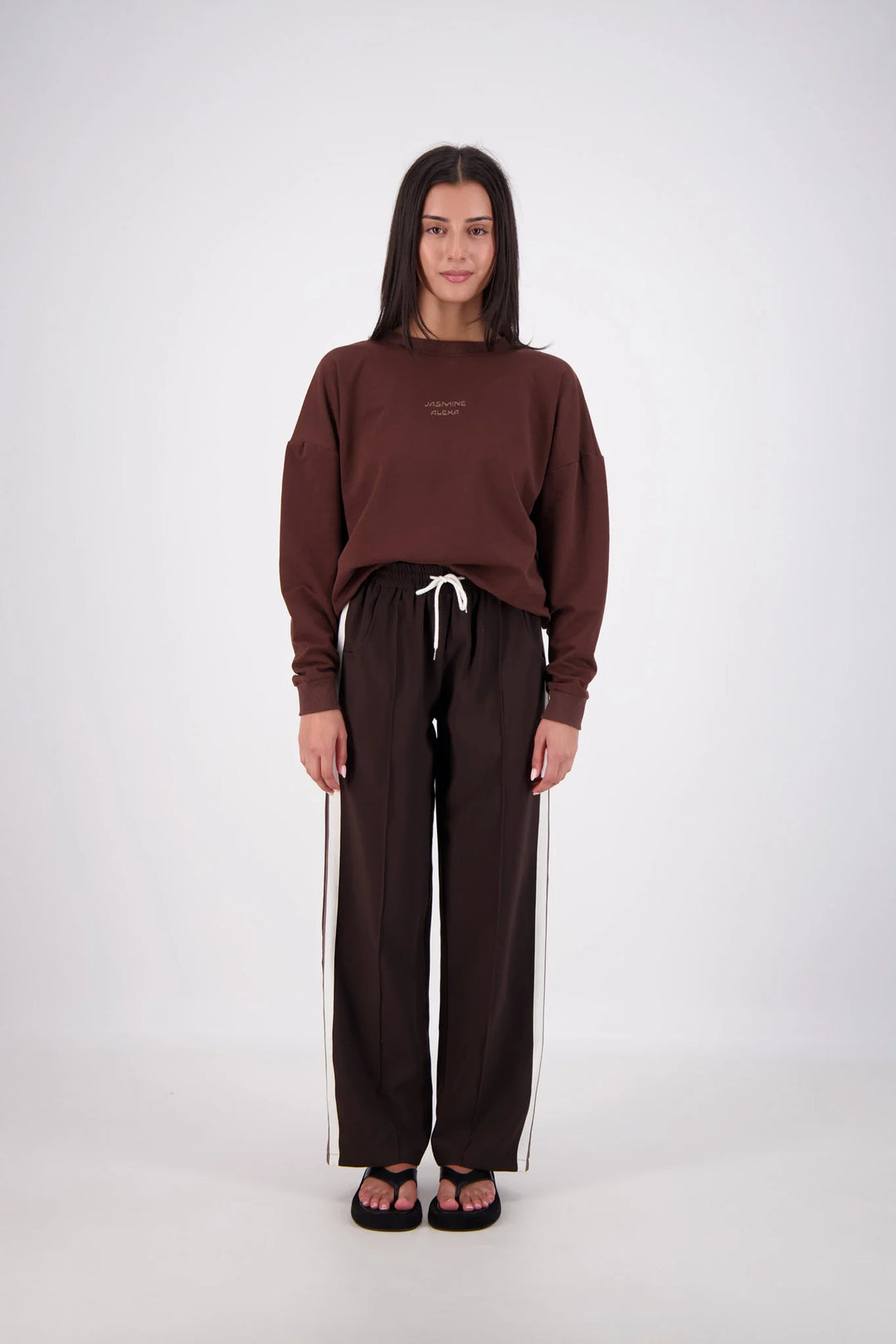 JASMINE ALEXA Womens Relaxed Crew Neck Sweatshirt in Brown