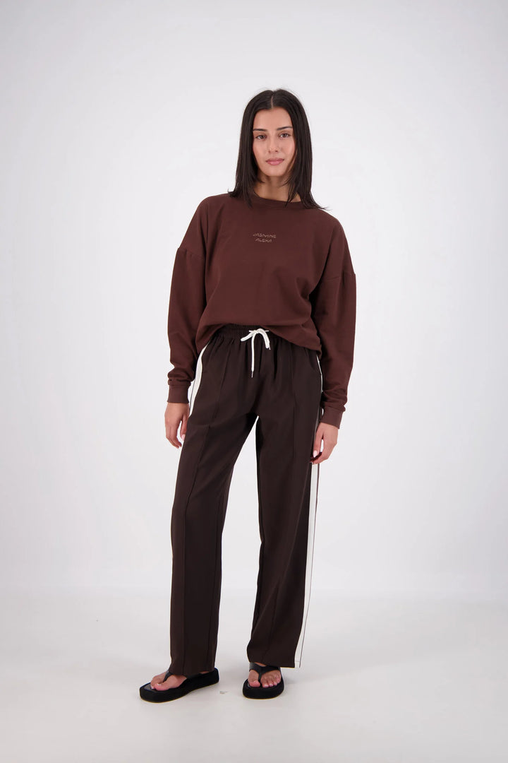 JASMINE ALEXA Womens Relaxed Crew Neck Sweatshirt in Brown