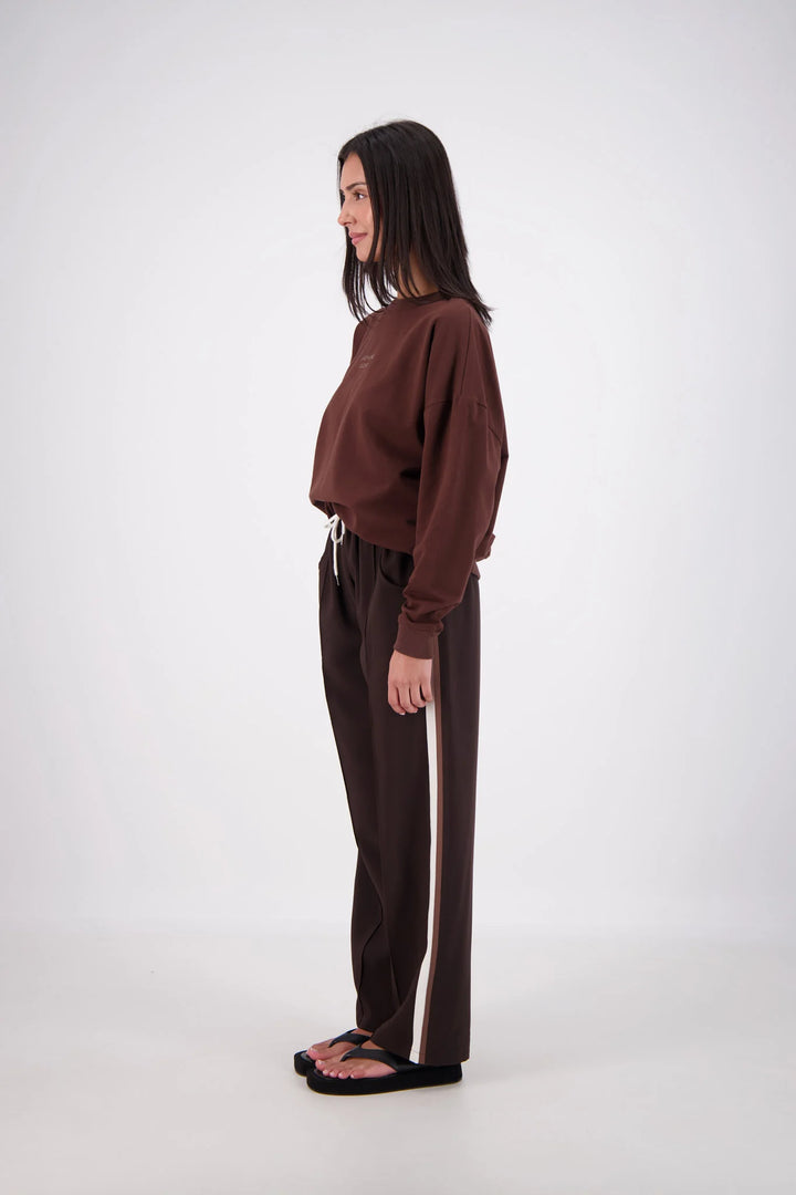 JASMINE ALEXA Womens Relaxed Crew Neck Sweatshirt in Brown