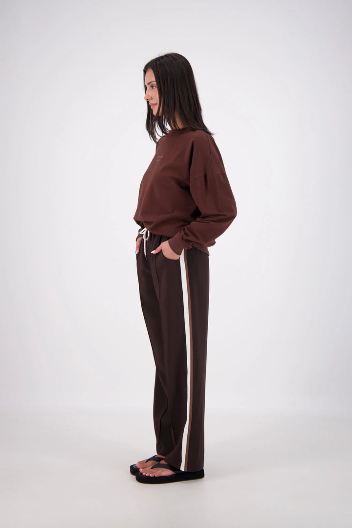 JASMINE ALEXA Womens Relaxed Crew Neck Sweatshirt in Brown