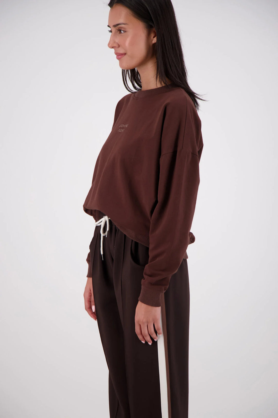 JASMINE ALEXA Womens Relaxed Crew Neck Sweatshirt in Brown