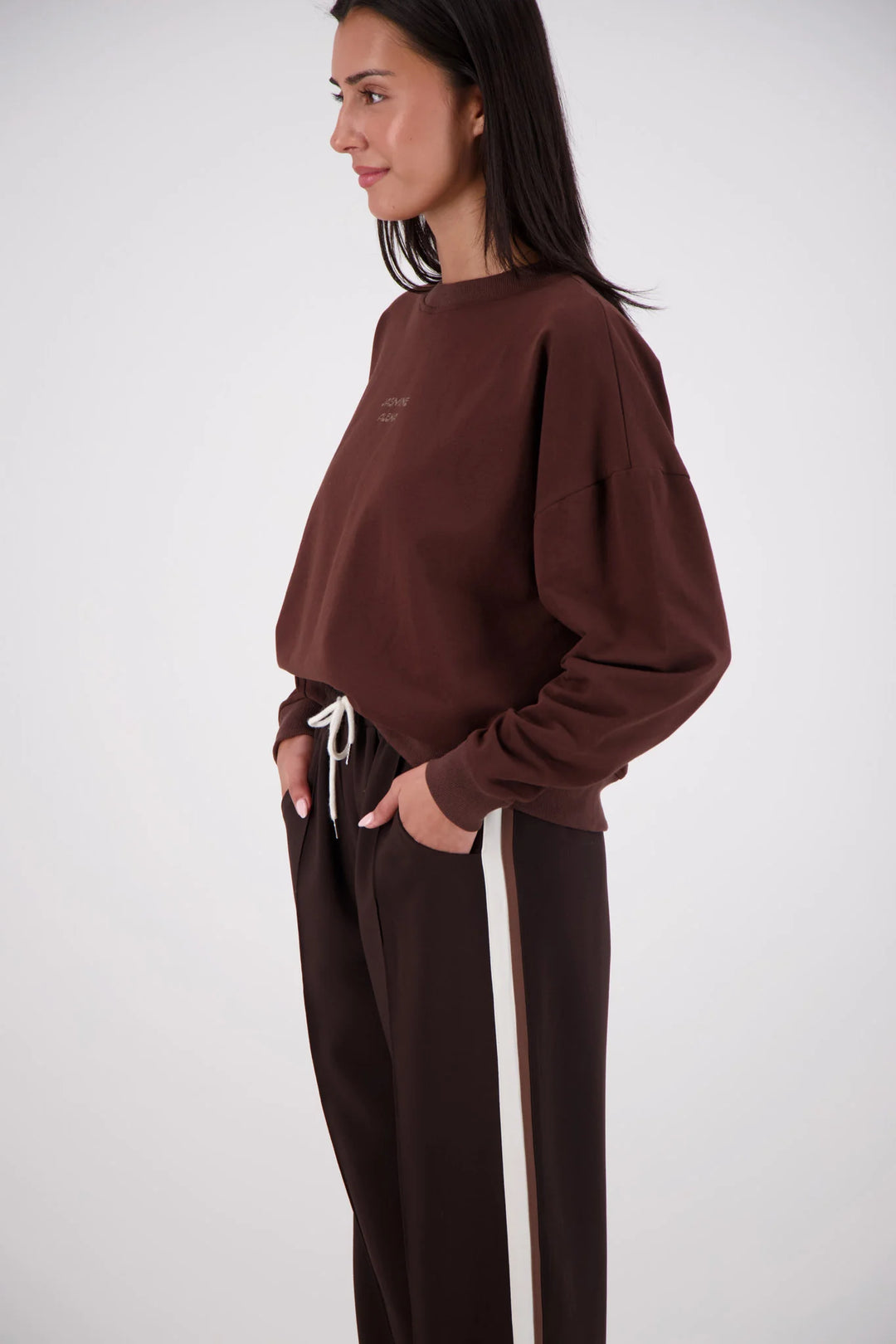 JASMINE ALEXA Womens Relaxed Crew Neck Sweatshirt in Brown