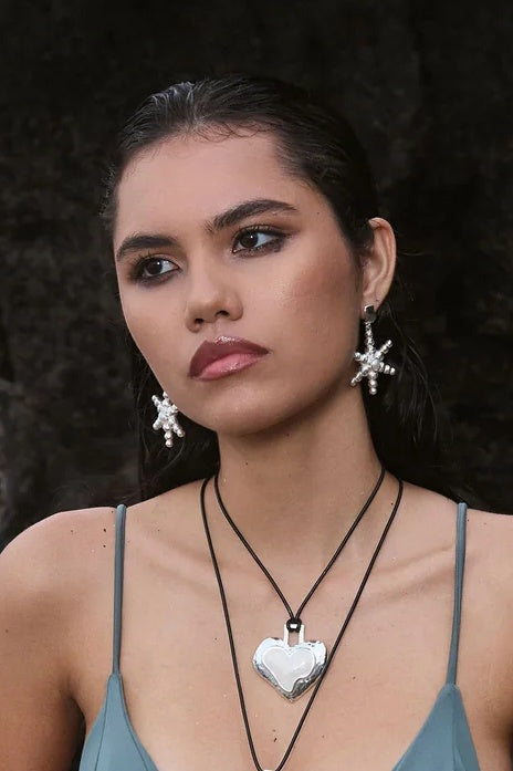MOUNTAIN & MOON Womens Olympia Necklace - Silver Pearl