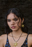 MOUNTAIN & MOON Womens Thea Earrings - Gold Pearl