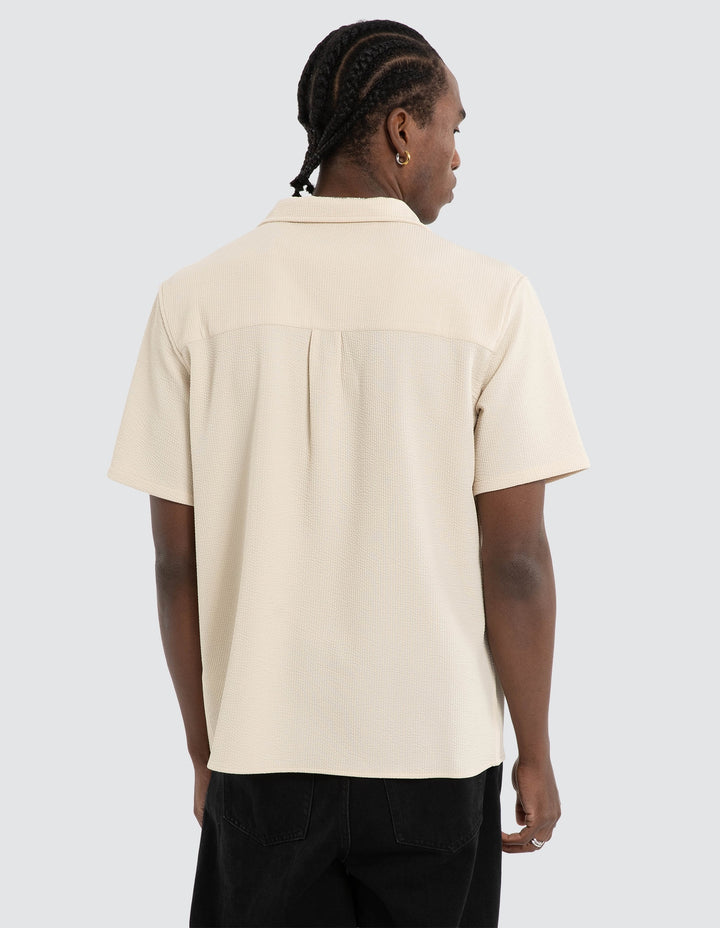 NENA & PASADENA Mens Comfort Short Sleeve Shirt in Oatmeal