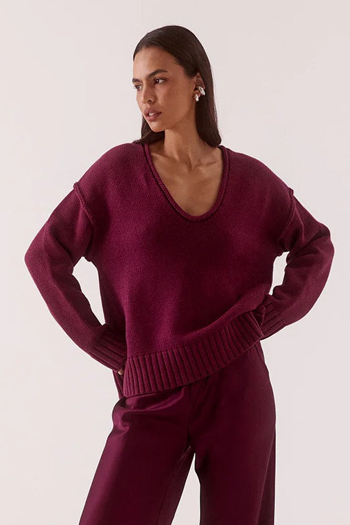 SOVERE Womens Lane Plunge Sweater in Blackberry