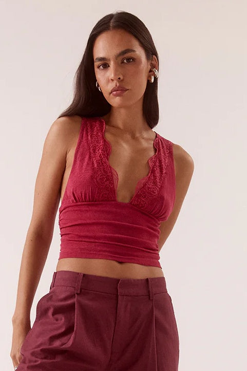 SOVERE Womens Loni Top in Berry