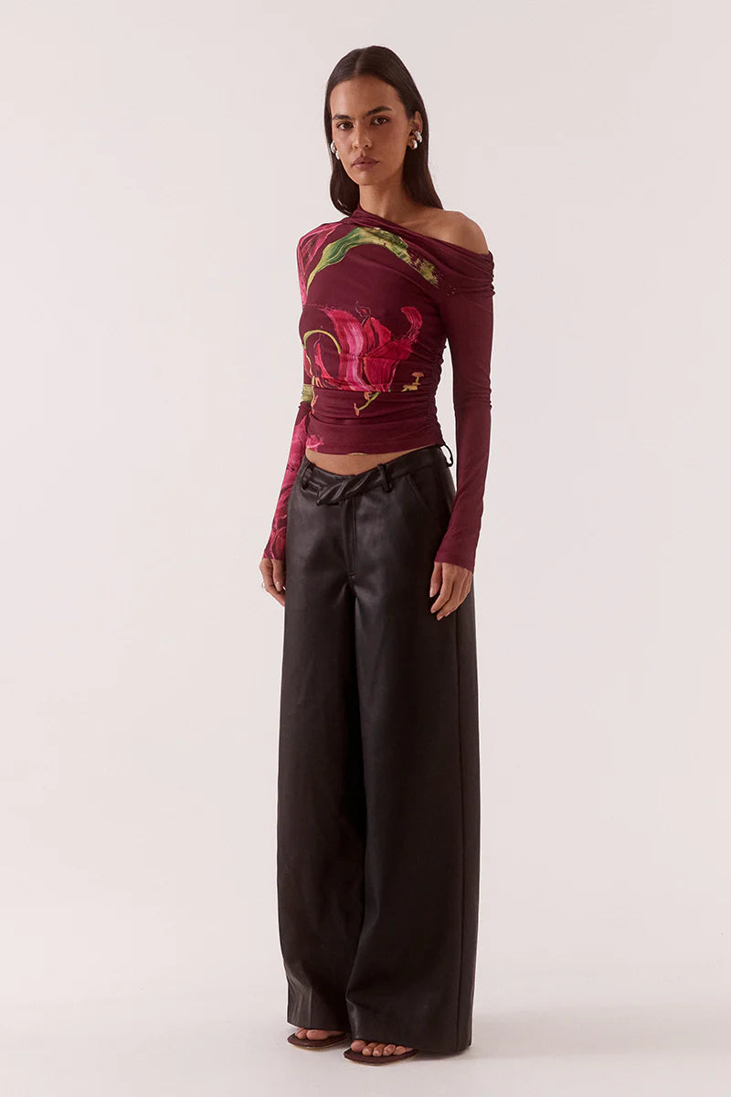 SOVERE Womens Azalea Long Sleeve Top in Vino