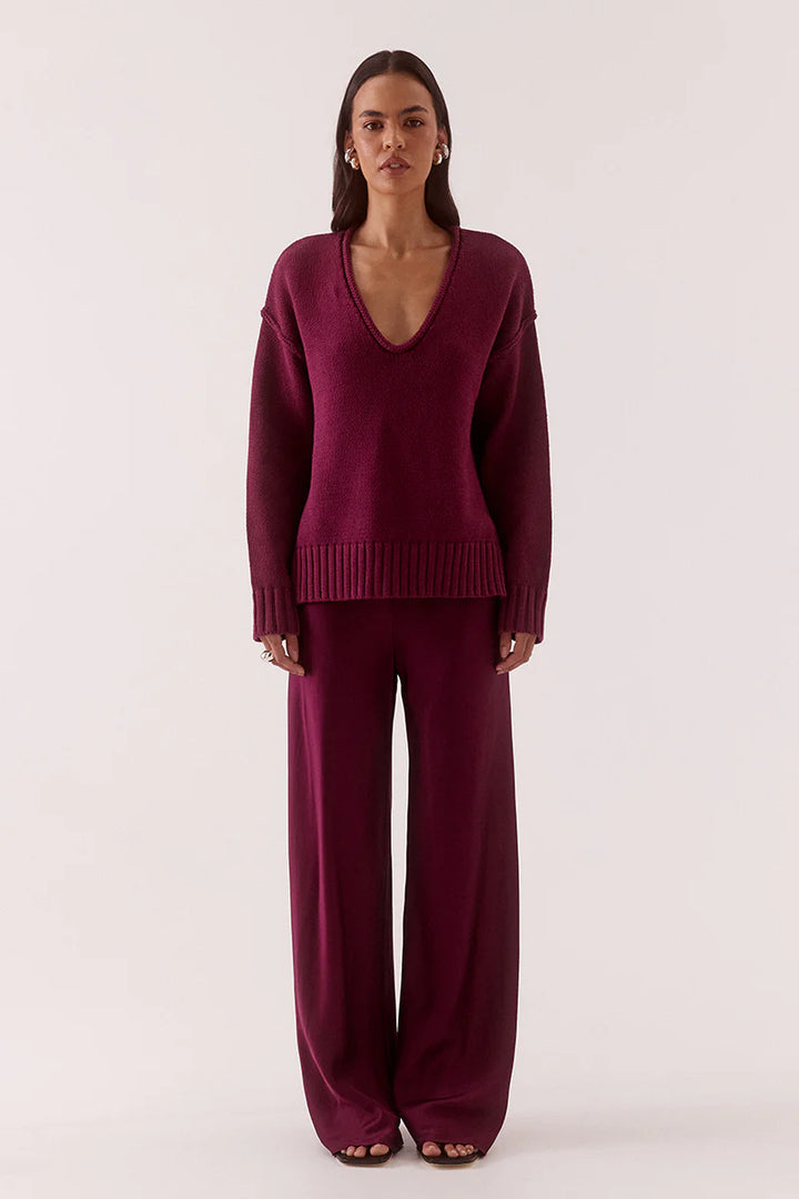 SOVERE Womens Lane Plunge Sweater in Blackberry