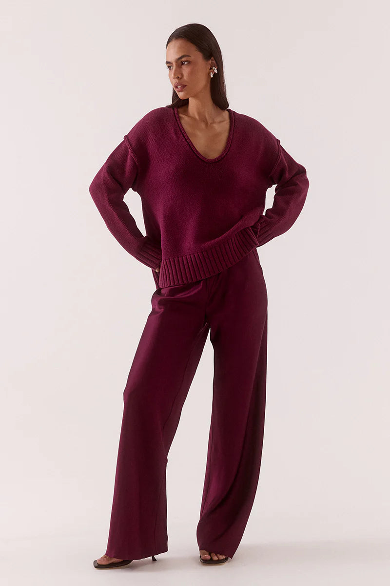 SOVERE Womens Lane Plunge Sweater in Blackberry