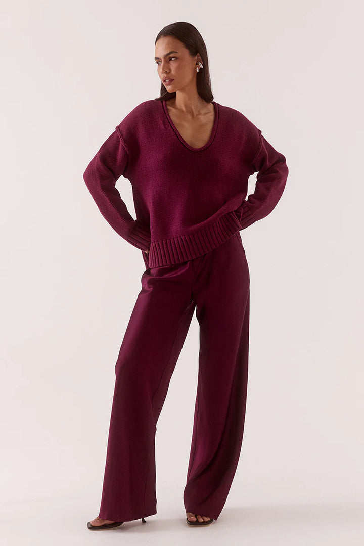 SOVERE Womens Lane Plunge Sweater in Blackberry