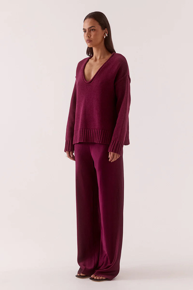 SOVERE Womens Lane Plunge Sweater in Blackberry