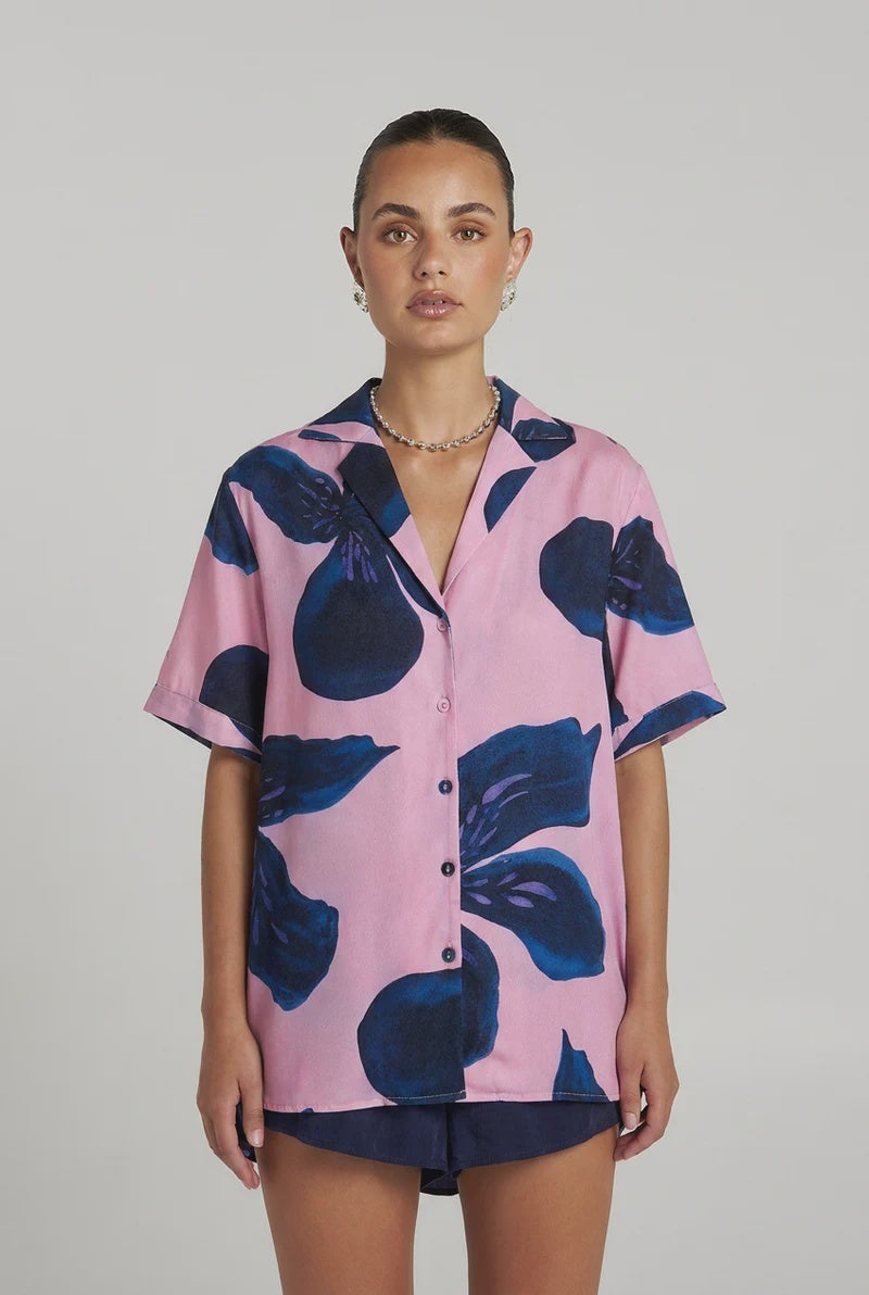 SUMMI SUMMI Womens Relaxed Short Sleeve Shirt in Sway Print