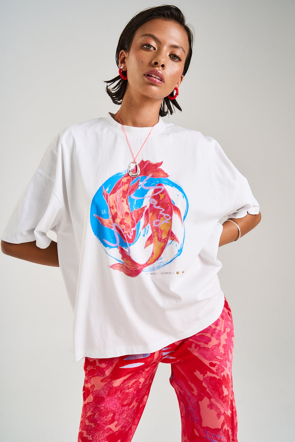 SUMMI SUMMI Womens Band Tee in White with Koi Print