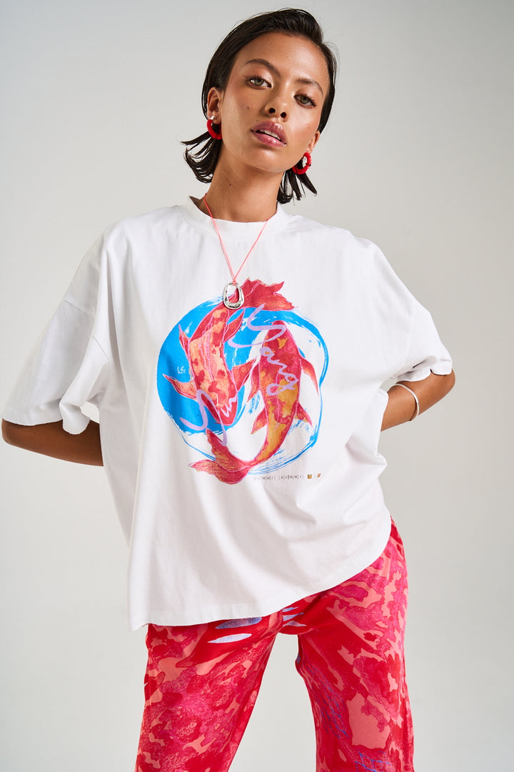 SUMMI SUMMI Womens Band Tee in White with Koi Print